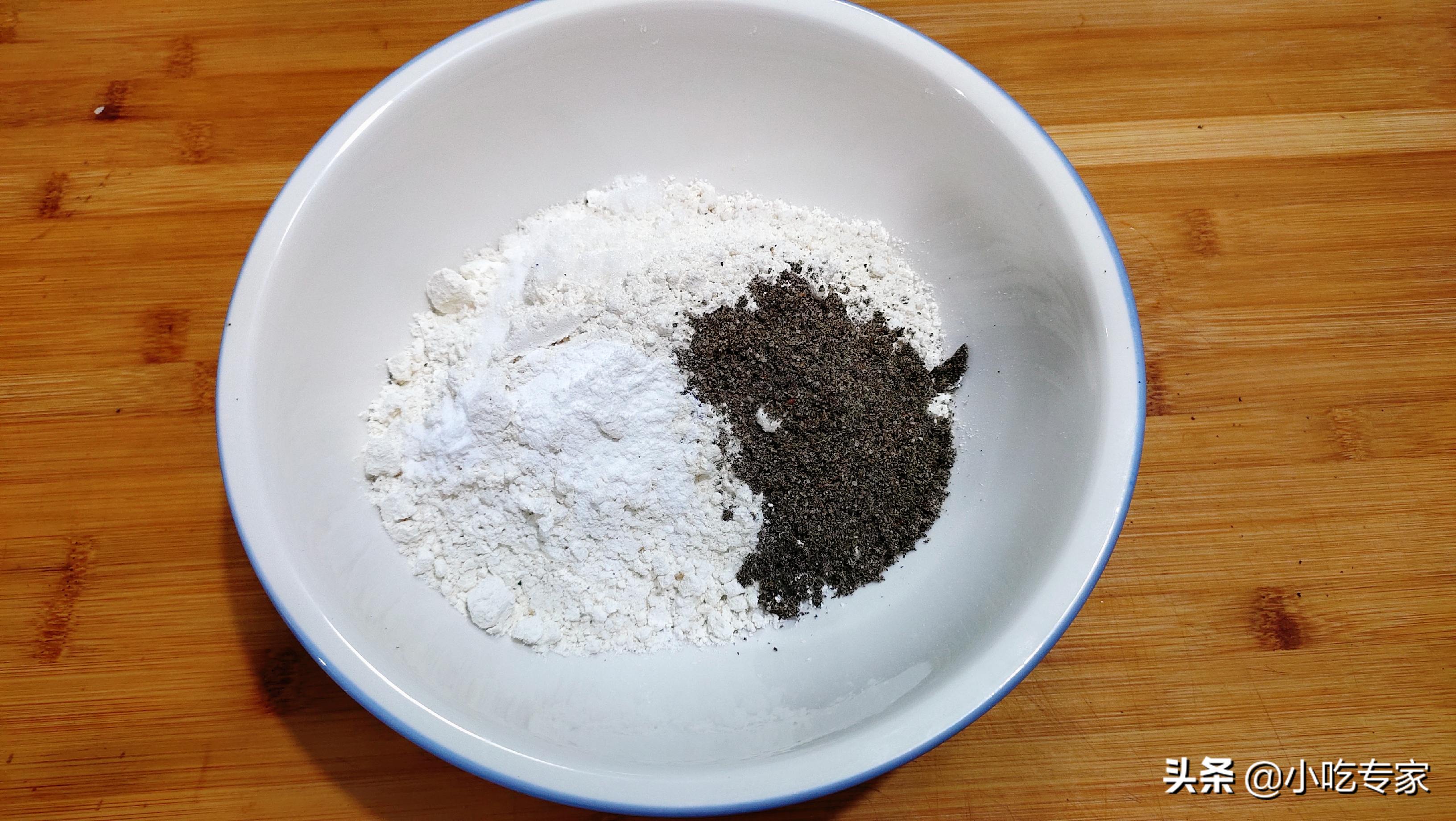 10年面点师详细讲解黑芝麻香酥油条做法，新手也能做的蓬松酥脆