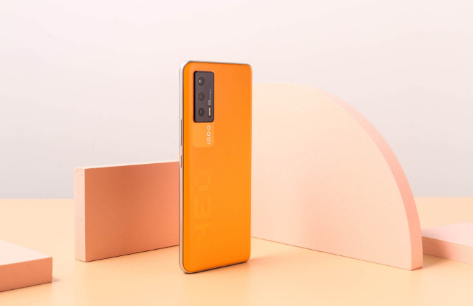 不懂手机买iPhone，内行人买什么？目前这4部手机最值得考虑