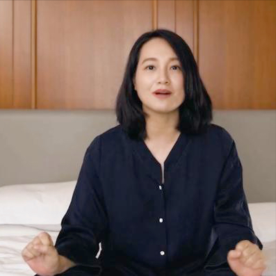 周一围章子怡私下互动太甜！搂腰拥抱不避嫌，网友：不怕朱丹生气