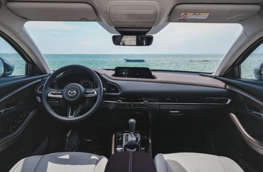 操控与空间感如何抉择？长安马自达CX-30表示二者皆要