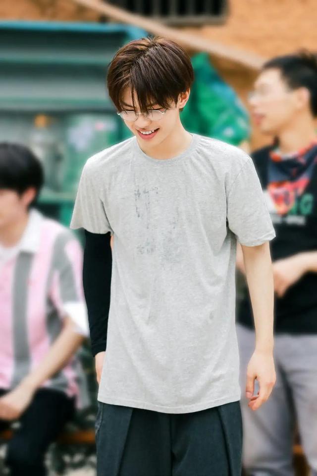 Deng exceeds the force of return home after getting fame or money, " create battalion " the Wang Chen that quits game art, in " 5 ha " actual strength encircles pink