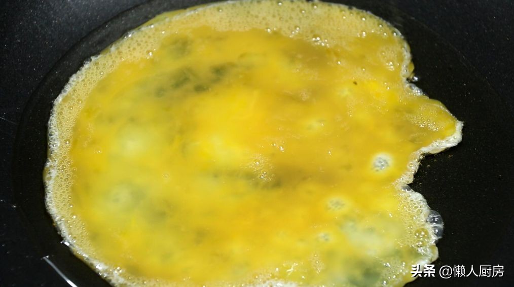 沒想到紫菜炒飯這麼好吃，配上1個雞蛋和半根胡蘿蔔，顏色豐富