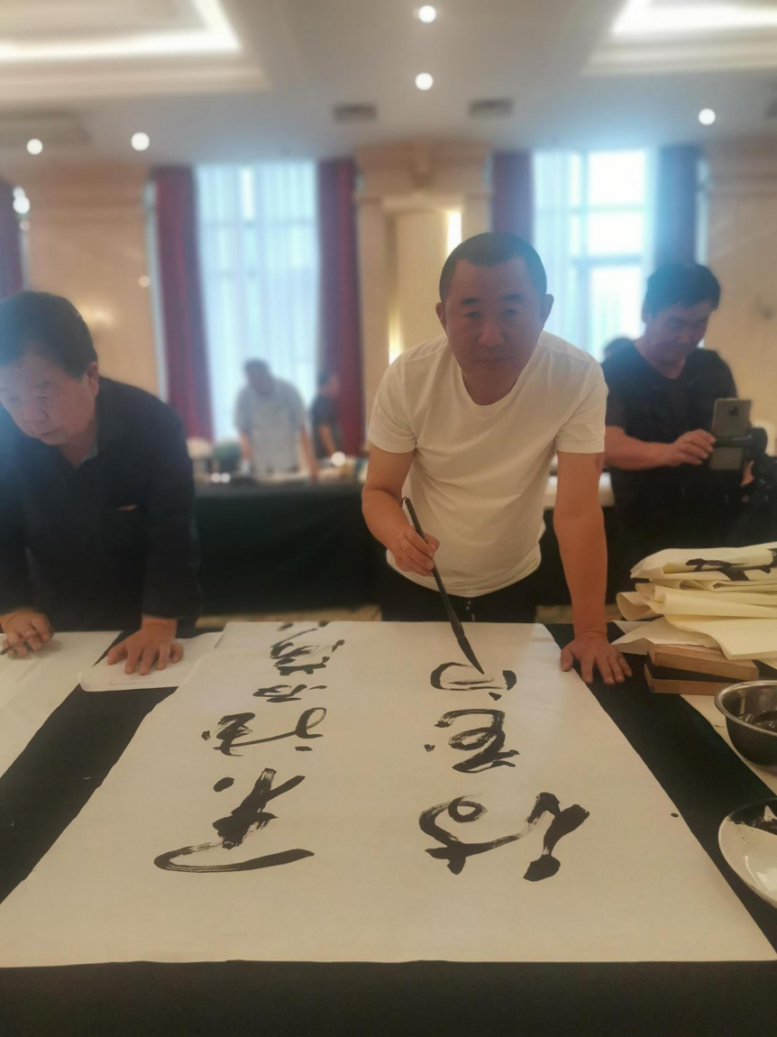 “浓墨重彩颂党恩”书画联谊会在呼和浩特举行