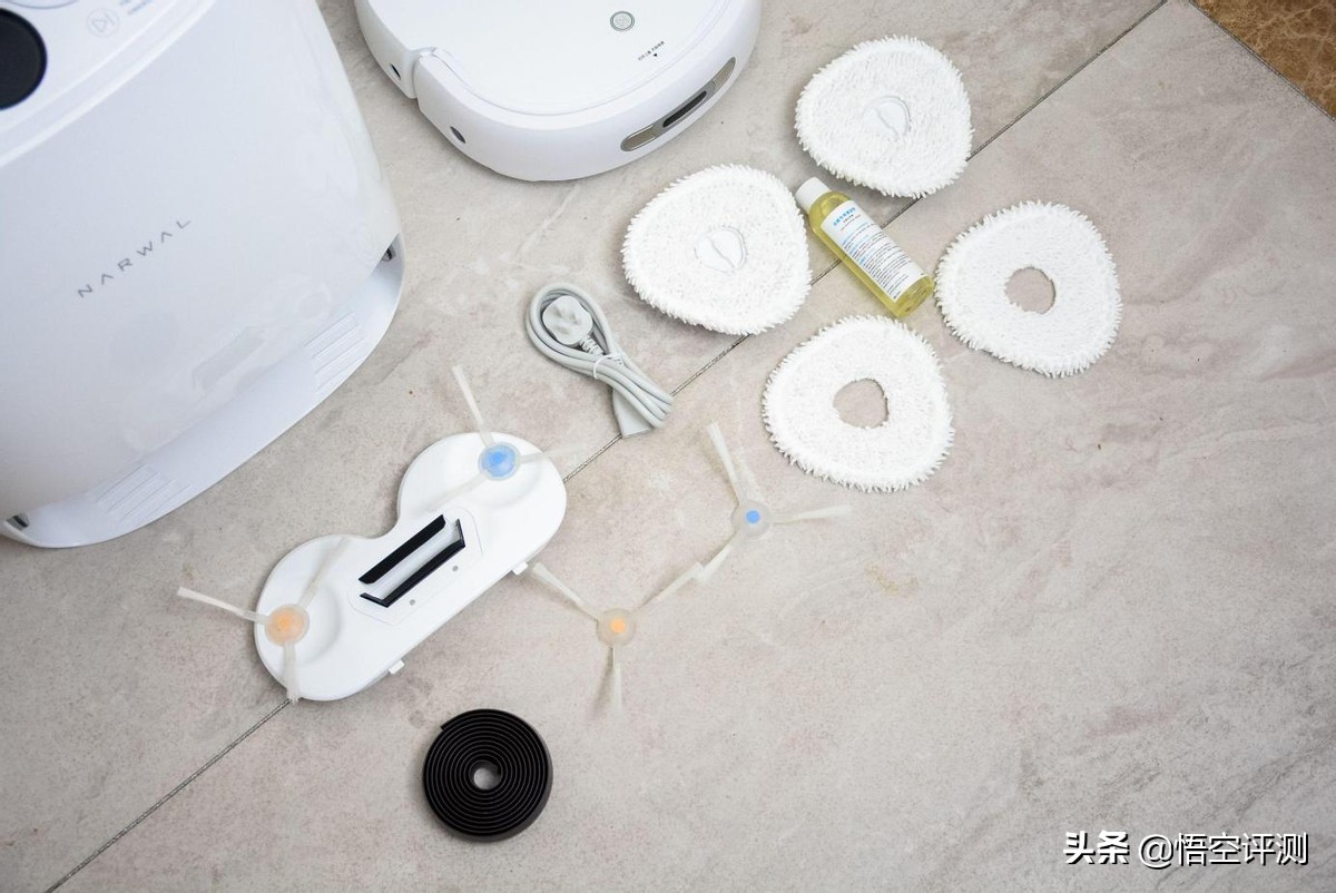 满满黑科技的机器人：云鲸小白鲸拖地机器人评测，自动清洗拖布