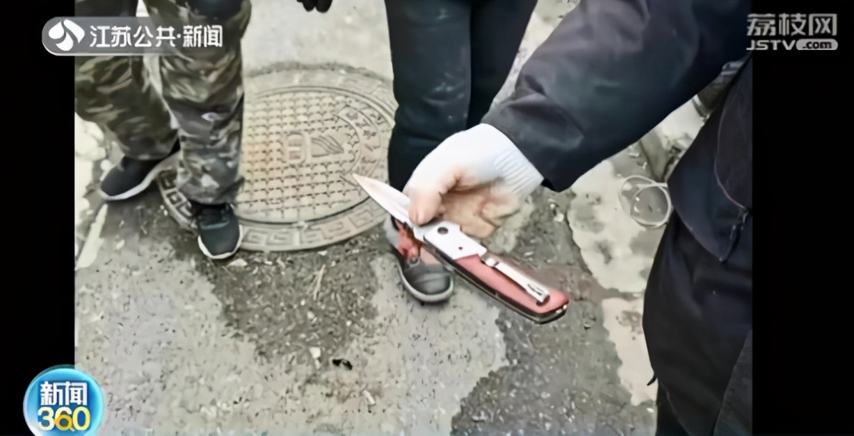 男子持刀行凶城管队员徒手夺刀 是退役军人