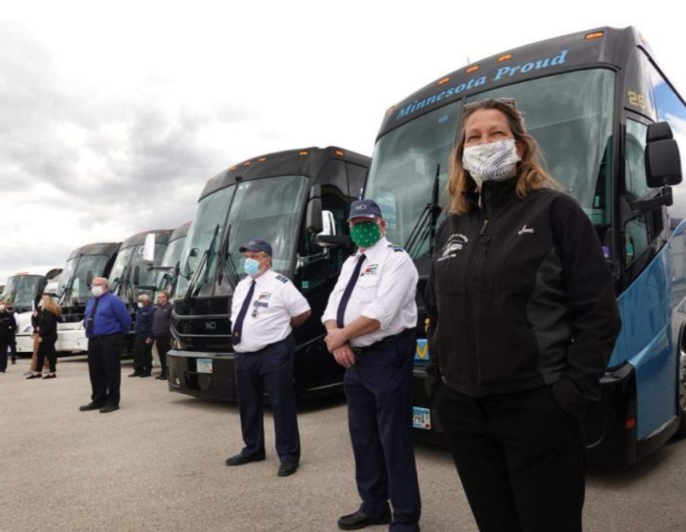 美国首都华盛顿瘫痪，800辆大巴逼宫，政府无动于衷，只想搞钱？