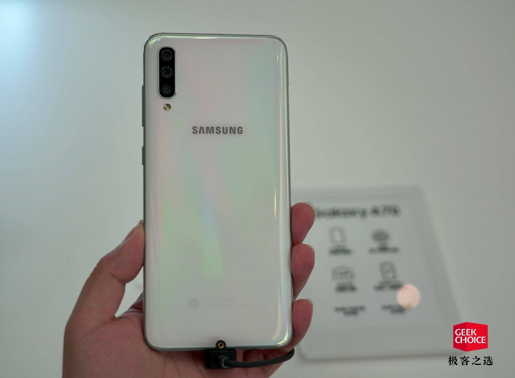 三星发布四款 Galaxy A 系列新机：你想到的全面屏形态全都有