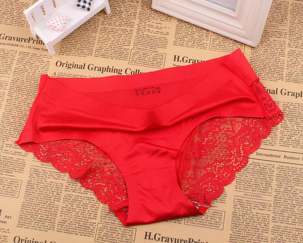 Why is there always yellow discharge on women's underwear, what is this?Gynecologist tells the