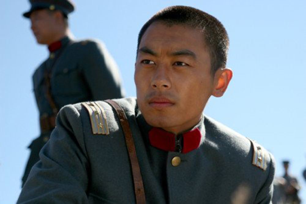 被孔笙看中，郑晓龙力捧的朱亚文，为何演艺路走了下坡路？