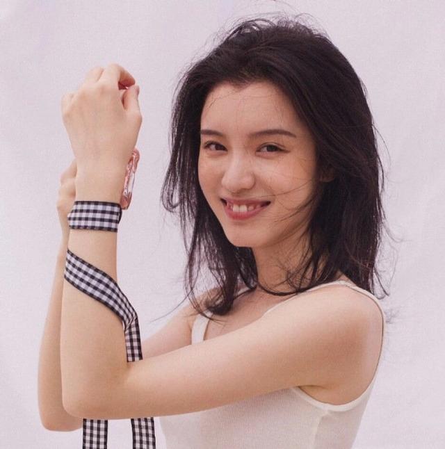 很酷很干净的8字短句：静守时光，以待流年图片