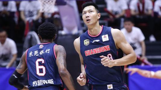 彰显信任！朱芳雨笑谈易建联续约：合同不是我