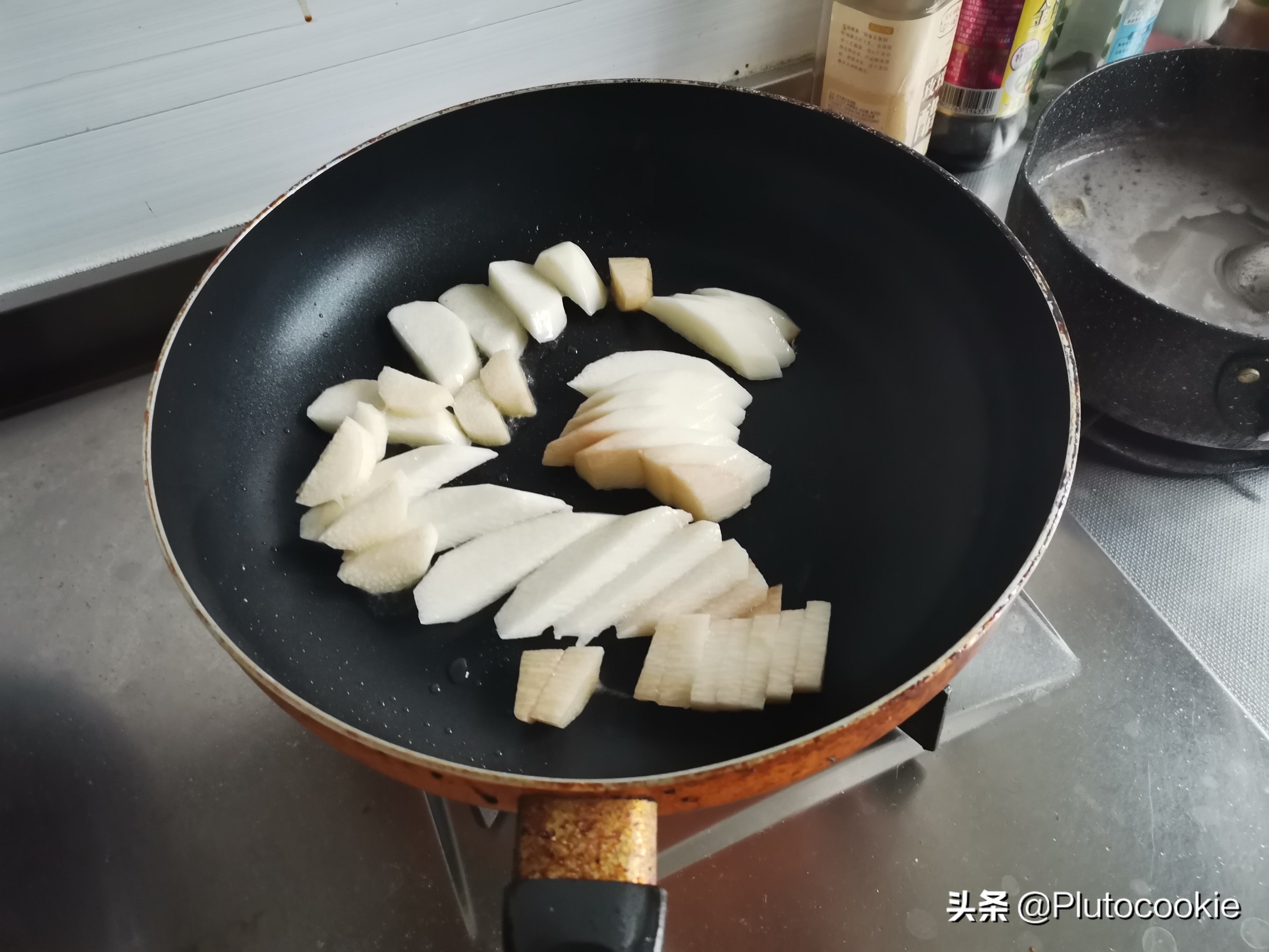 Can't eat blackened yam? Do this step before cooking, the yam is white