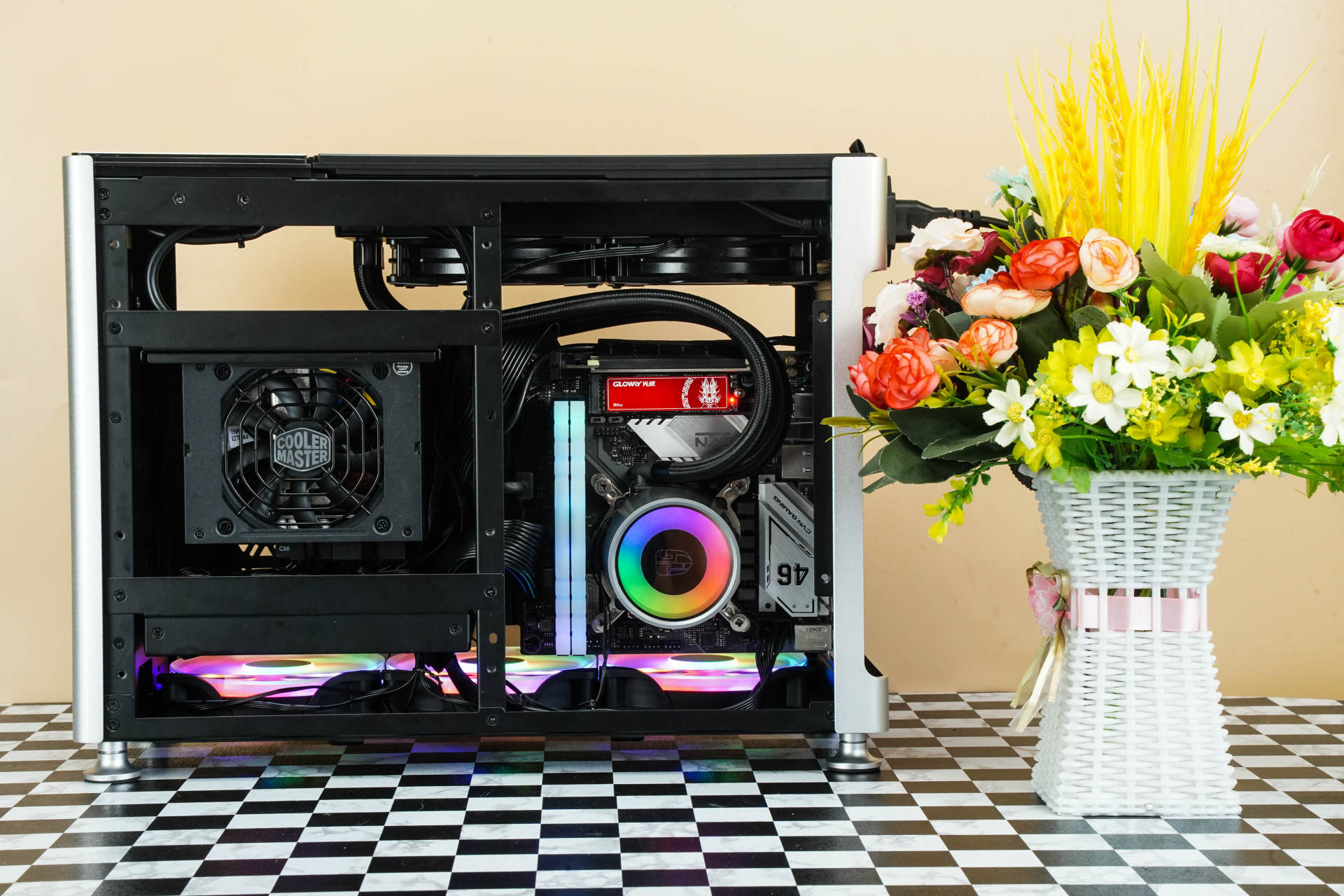 办公电脑也要高颜值，帮闺蜜组装电脑，我自己却爱了