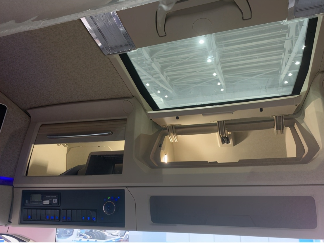 8儲氫罐+410km續(xù)航！大運(yùn)V9氫燃料牽引全面解析
