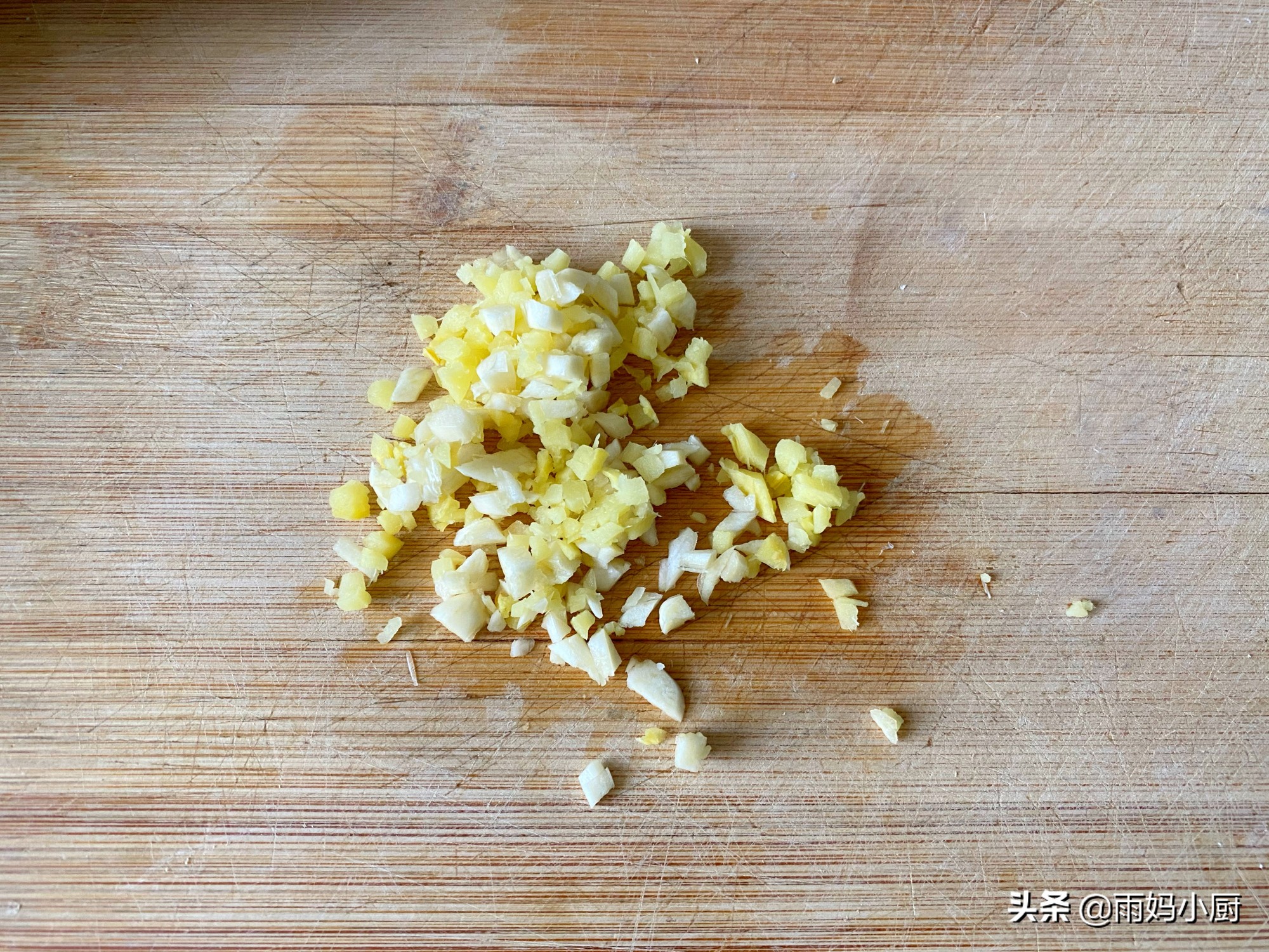 白灼大蝦做出來又老又柴？ 第1步就做錯了，難怪做好又腥又難吃