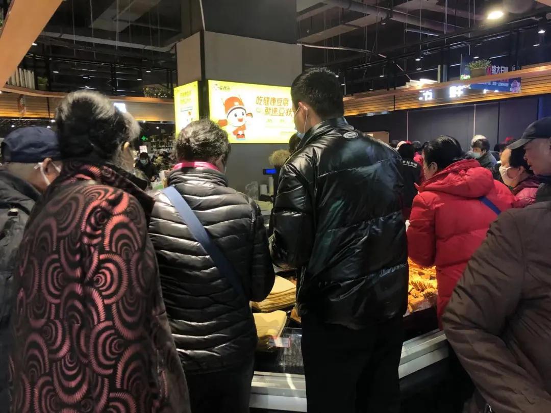 情缘一线牵，世纪华联豆状元再度携手踏征程