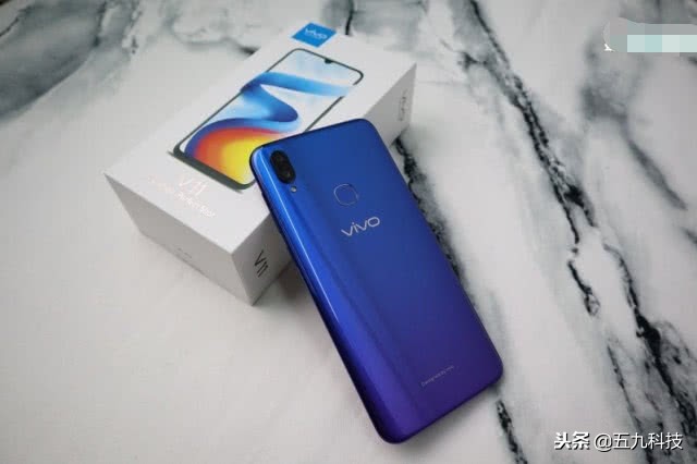 开箱vivo V11，升级七大AI拍照功能，手残男友救星呀！