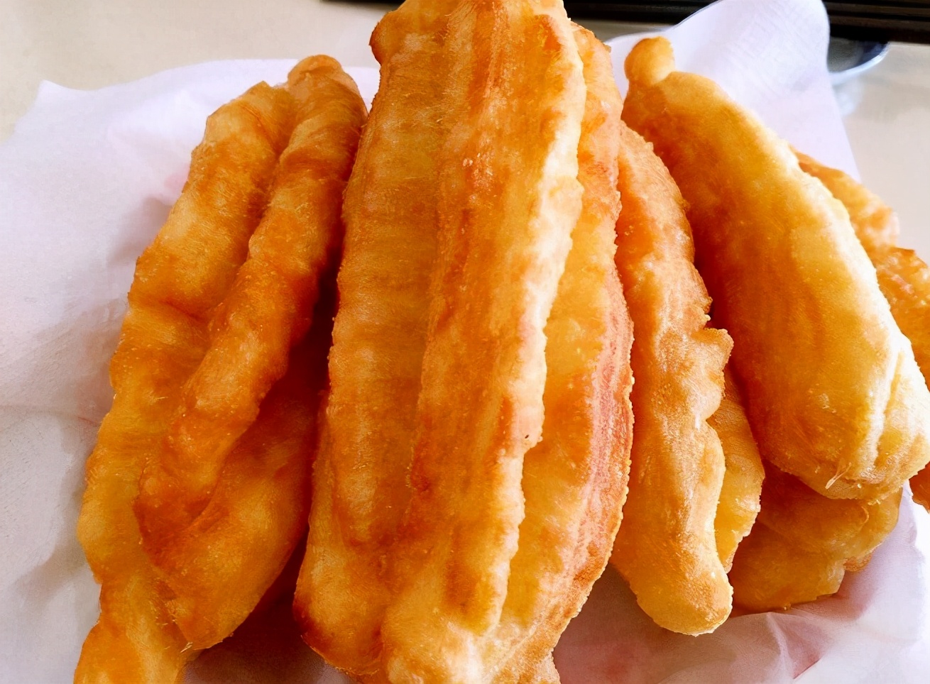 炸油條，不要只用酵母和雞蛋，好多人忘記加它，難怪吃著硬不酥脆