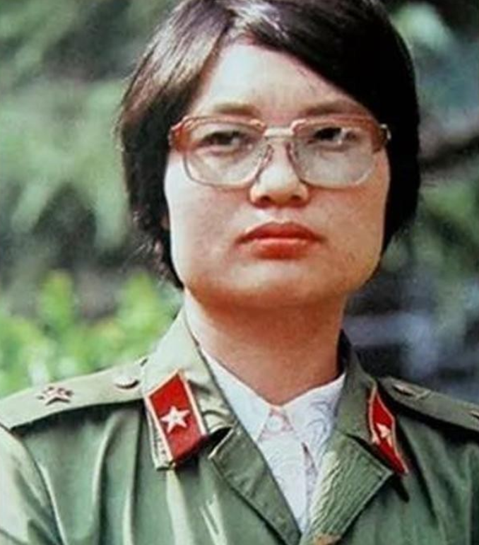 老山女神刘亚玲：战场上立一等功，退伍后又被