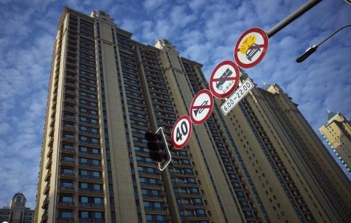 房价出现大跌时，导致炒房客弃房断供，现如今