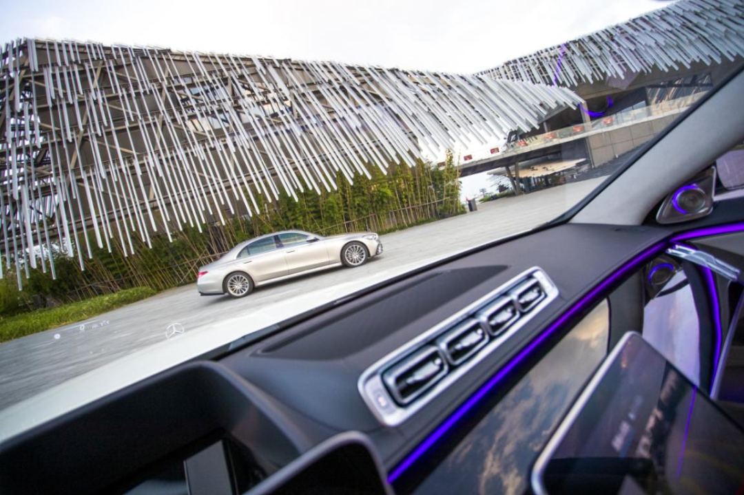 豪华科技的传奇风向标——梅赛德斯-奔驰S级科技体验