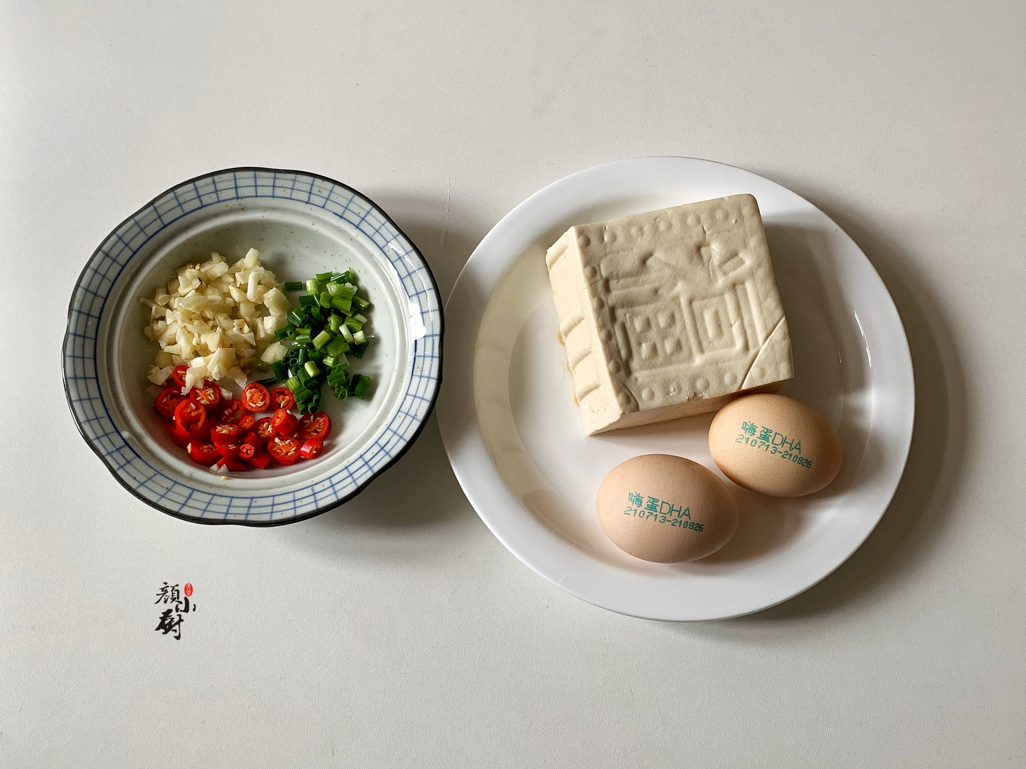 豆腐别再炖着吃了，教你懒人吃法，简单一拌，好吃到停不下来