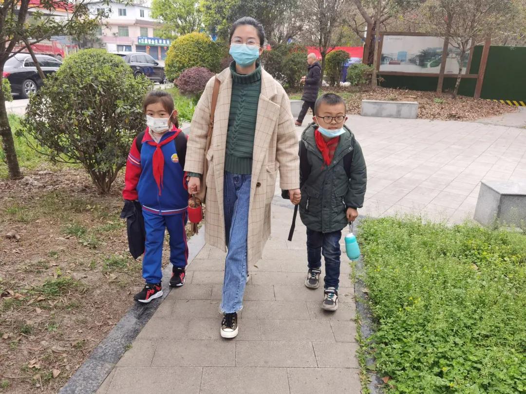 春日融融家访日 真情传递暖人心——双流区金桥小学入户家访活动