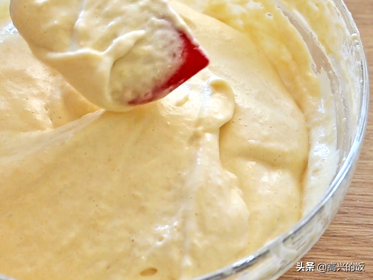 小蛋糕的添加劑多，別給娃吃了，4個雞蛋1碗麵，在家做出12個