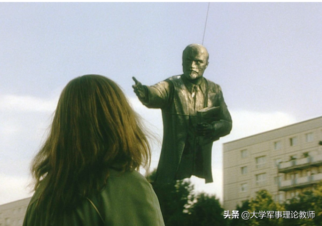 消失了的东德人民军：柏林墙倒后，无处安放的