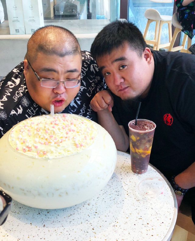 泡泡龙生前曾被好友倒灌花生油，画面让人非常