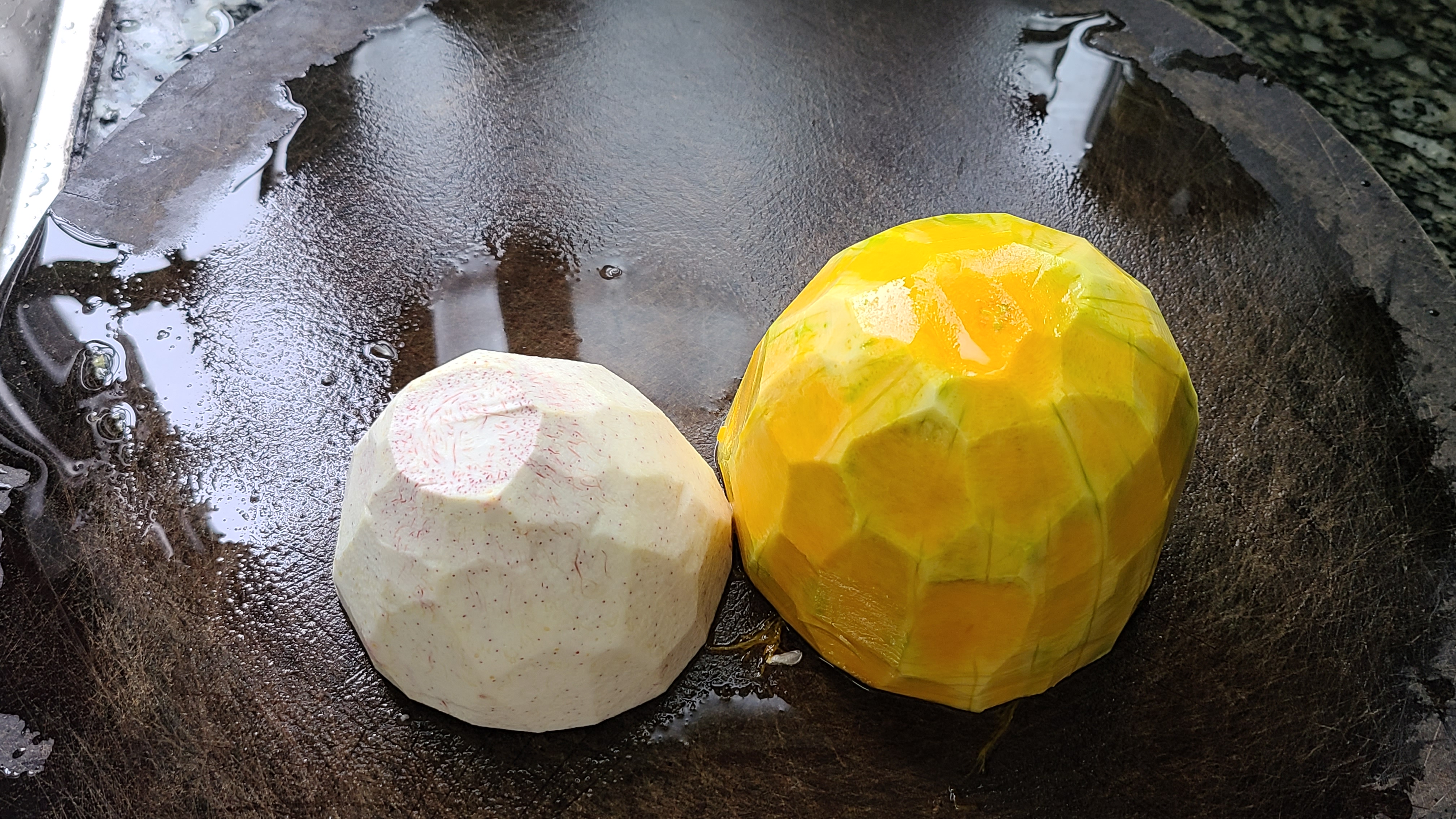 天氣越來越熱，教你一道廣東很好吃的南瓜香芋煲，又濃又香