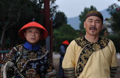 剧中他是威严无比的雍正，“正宫”蒋勤勤却把