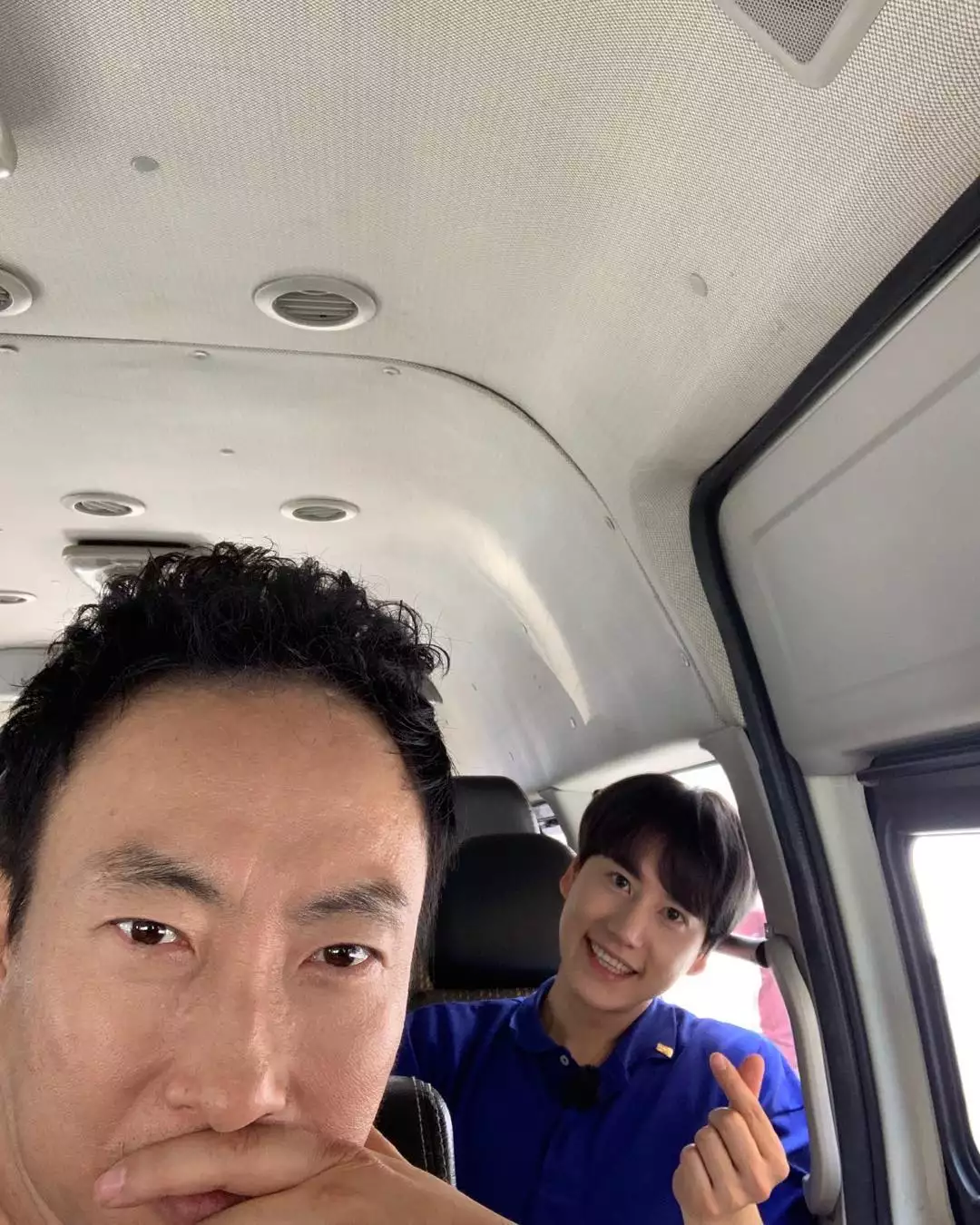 朴明秀上传花美男照,哈哈回:就算重新出生也无法长那样