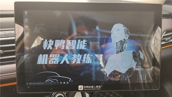 青岛学车的福音来啦----鲁科驾校全新机器人教练正式上岗