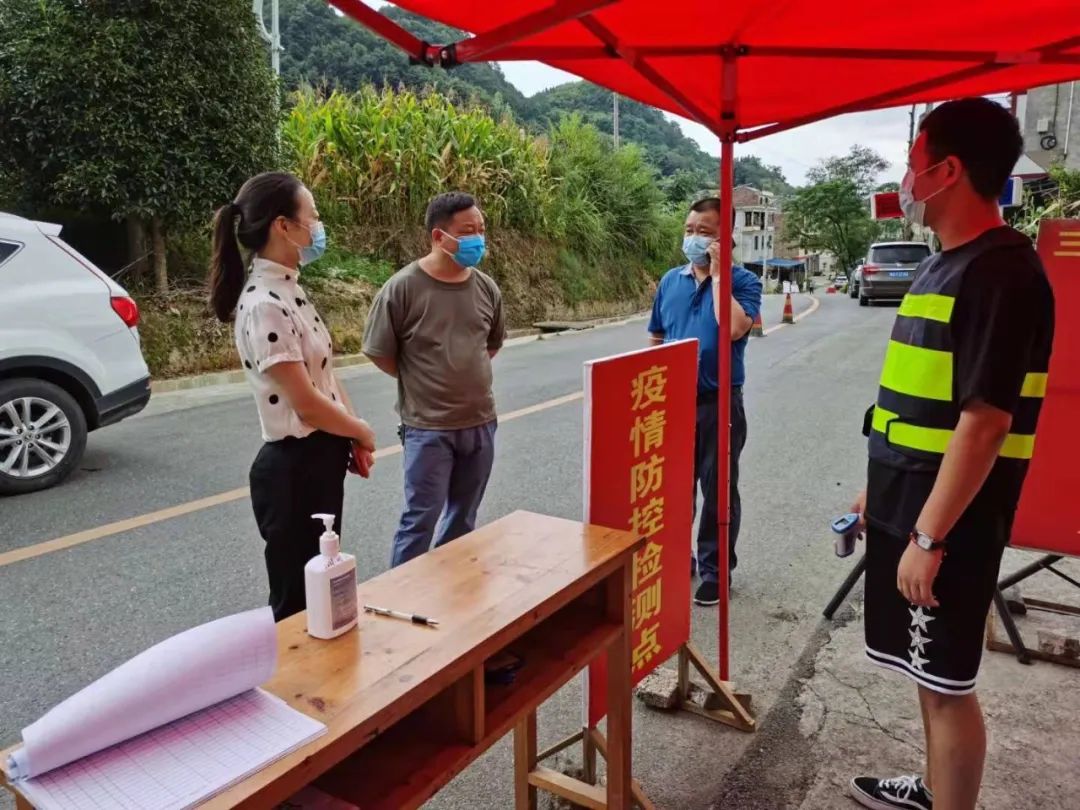 ​新晃人大：把忠诚履职书写在抗疫一线