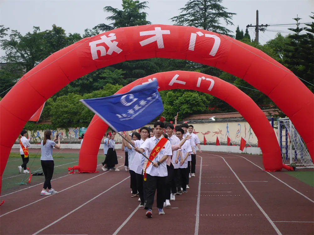 重慶市雙橋中學(xué)怎么樣?18歲成人禮隆重舉行(圖9) 重慶市雙橋中學(xué)怎么樣?18歲成人禮隆重舉行(圖9)