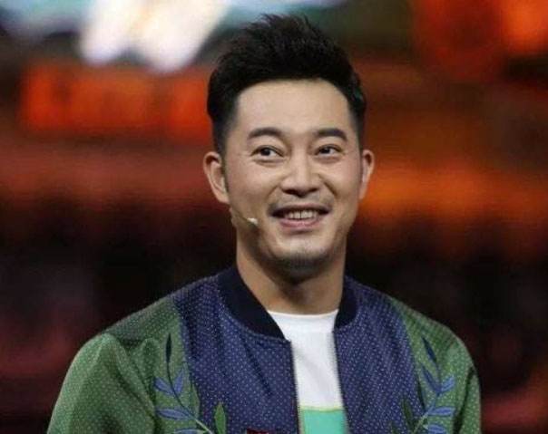 肖战参加某节目路透照爆出，他居然站在C位，看