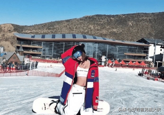 翼装飞行女颜值爆表，这组照片让很多人觉得惋