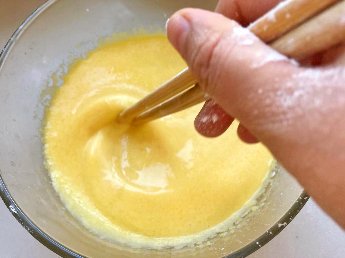 Teach you to make China husband cake in the home, do not need to knead dough leaven dough, need an oven only, each announce is soft delicious