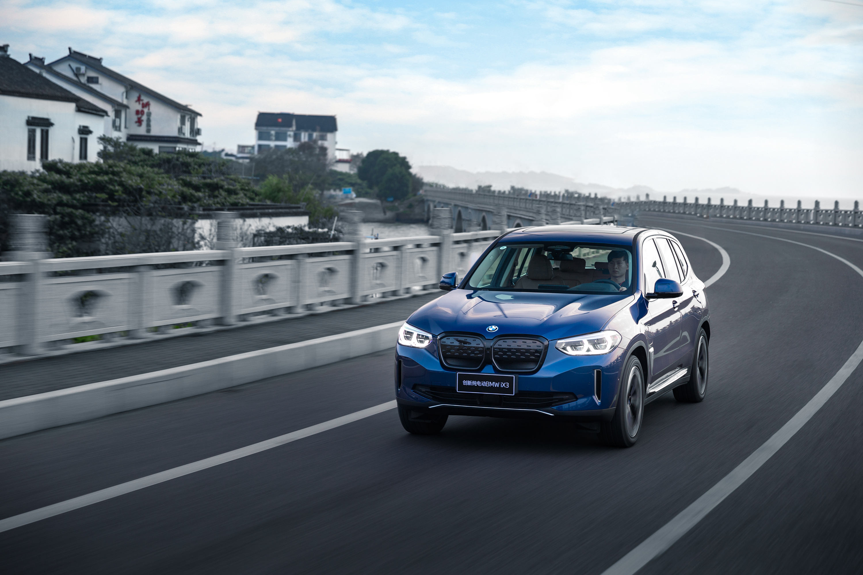 创新纯电动bmw ix3自诞生之初,便具备蓝血宝马的强大魅力.