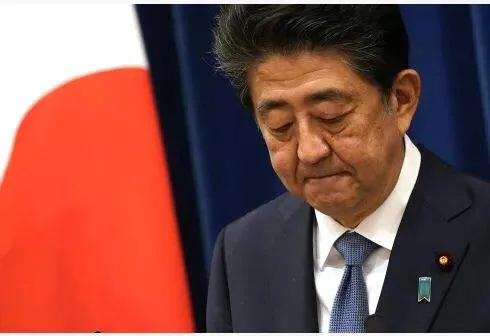 安倍上台欲望强烈，菅义伟为了保住首相宝座，出狠手要把他整垮