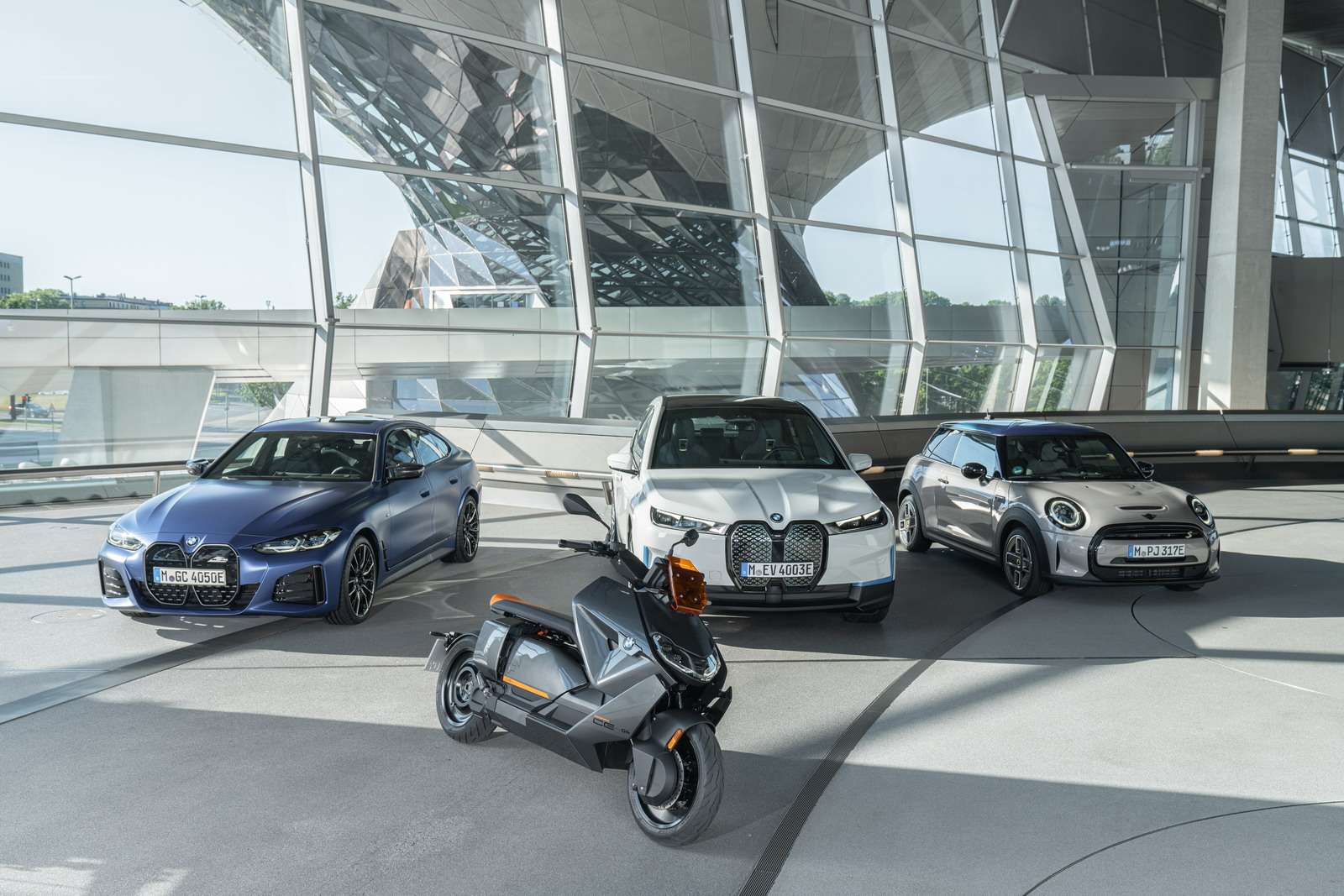 全新BMW CE 04摩托车全球首发 开启都市两轮出行新篇章