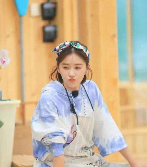 阚清子深夜发文，被经纪人嫌胖，哭诉自己真的很难瘦