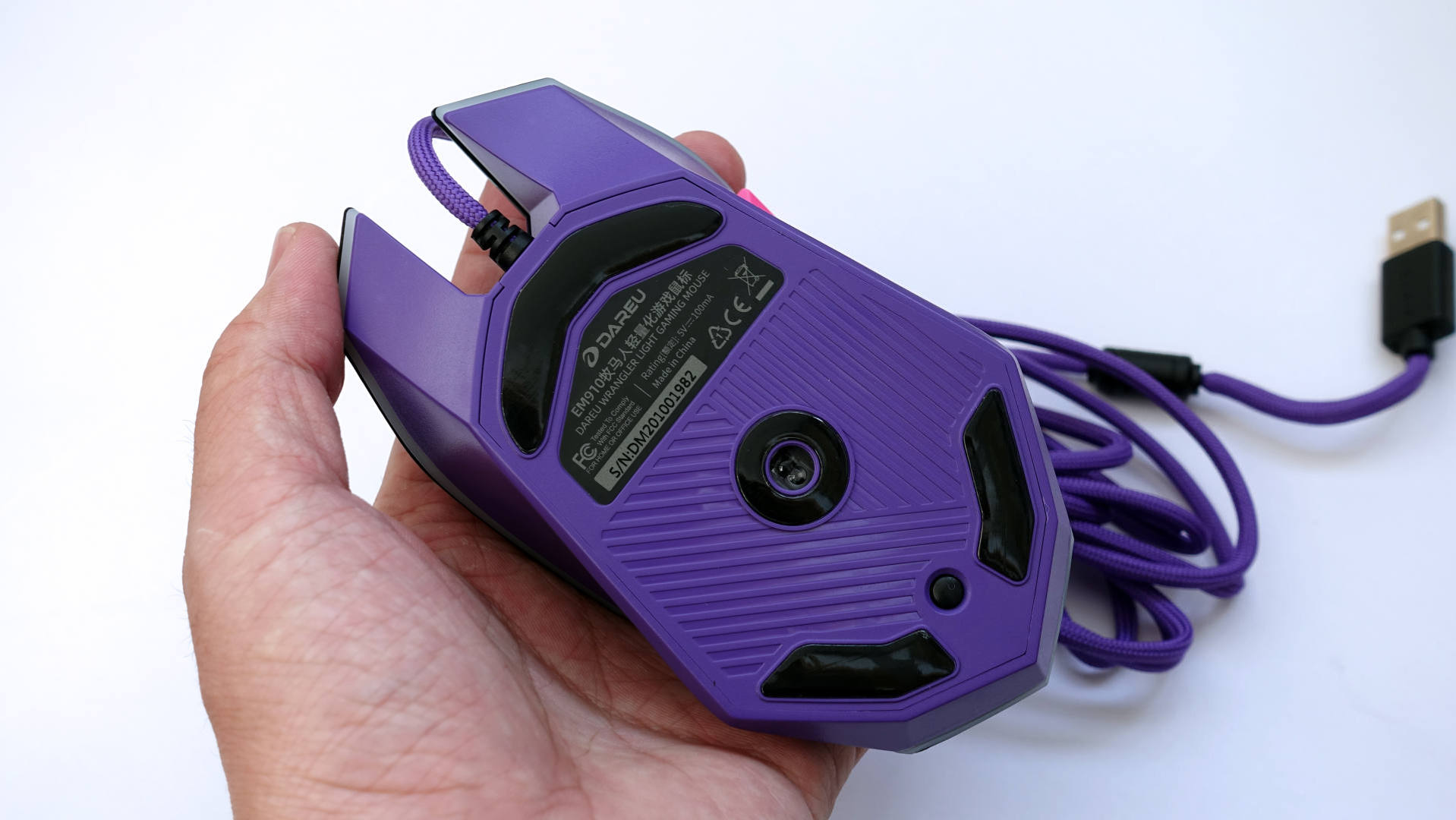 达尔优EM910荆棘版轻量化游戏鼠标体验：兼顾了手感与操纵感