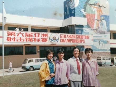 24岁嫁31岁富商，老公身家过亿，8次登春晚，牛莉有什么底气？