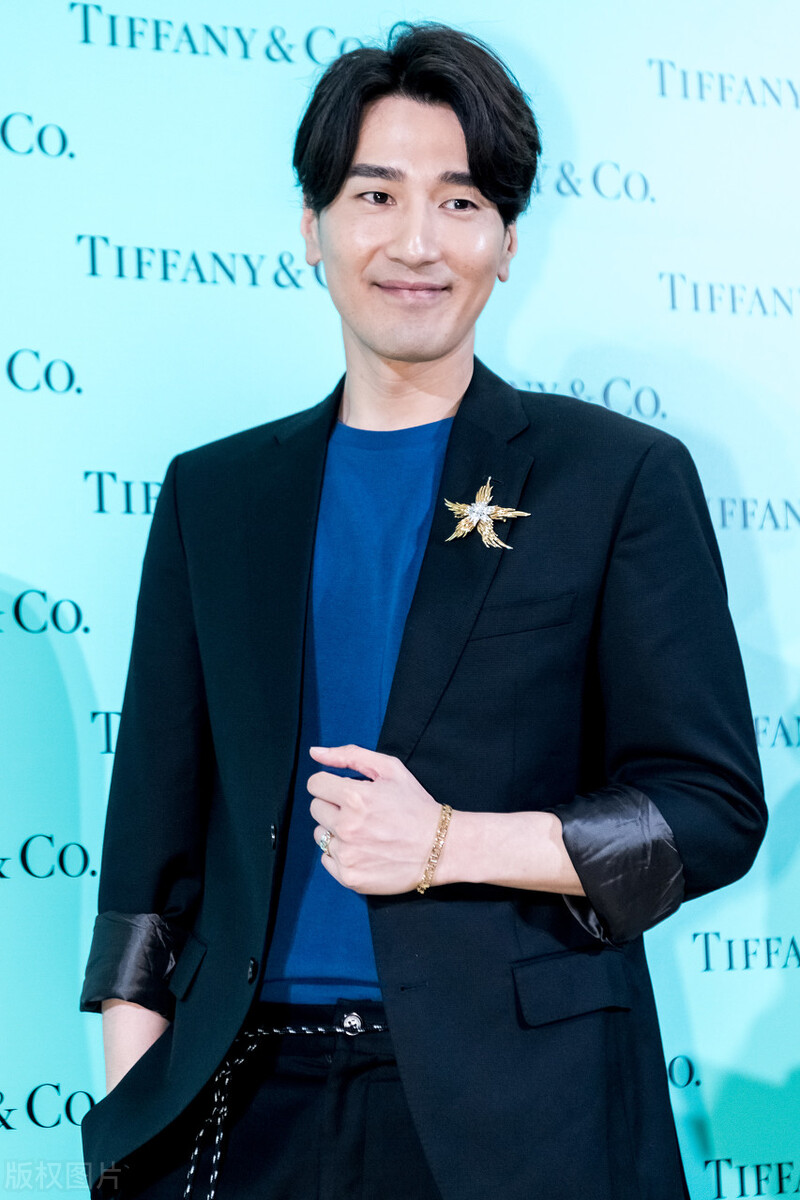 赵又廷的璀璨情史，5任女友全是绝色美人，娶大5岁国民女神获幸福