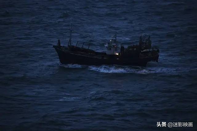查获了涉嫌偷渡的韩国籍渔船"泰仓7号",该渔船受雇于韩国蛇头徐胜柱