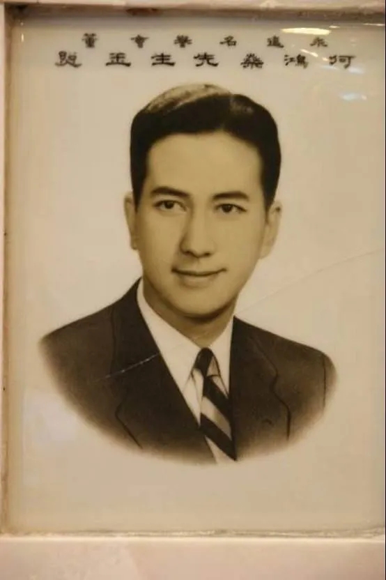 赌王何鸿燊去世，前半生热血励志，后半生一地