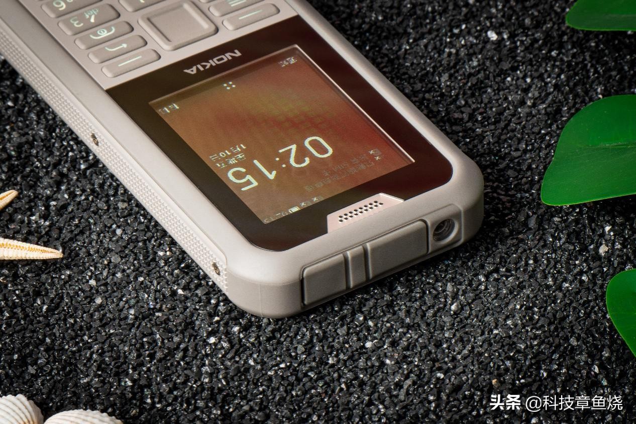 内味道十足的Nokia800，是青春的气息