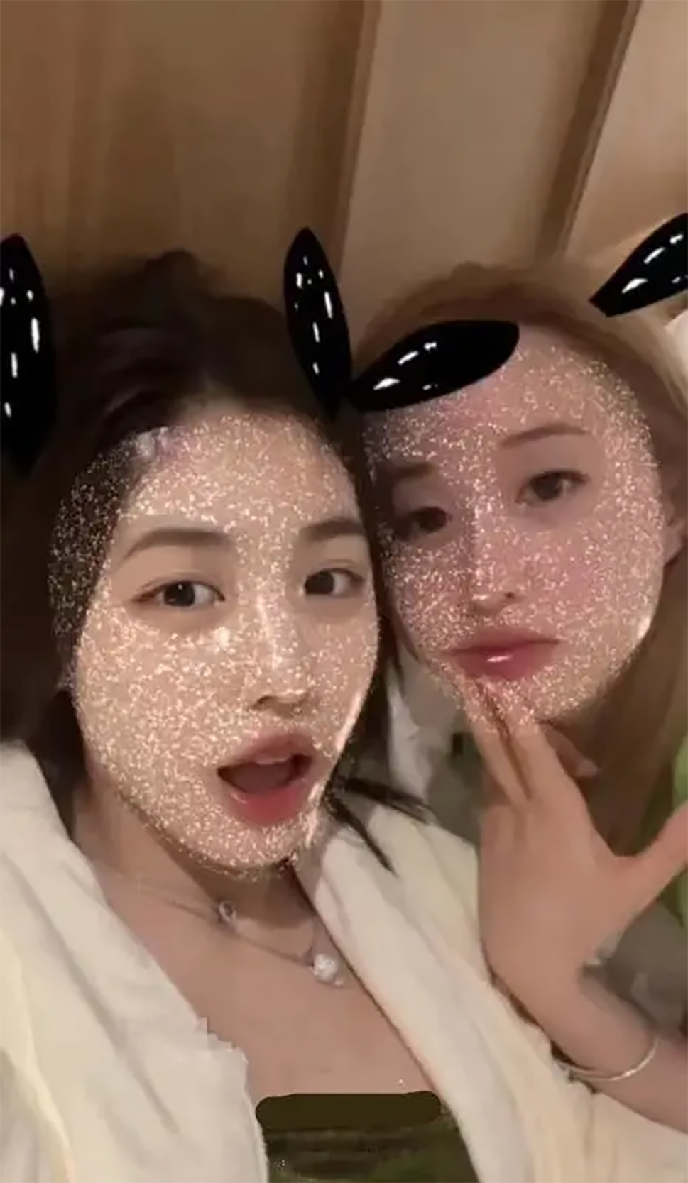 三亞偶遇章子怡，母女三人牽手同行溫馨有愛，醒寶俏皮可愛心情好